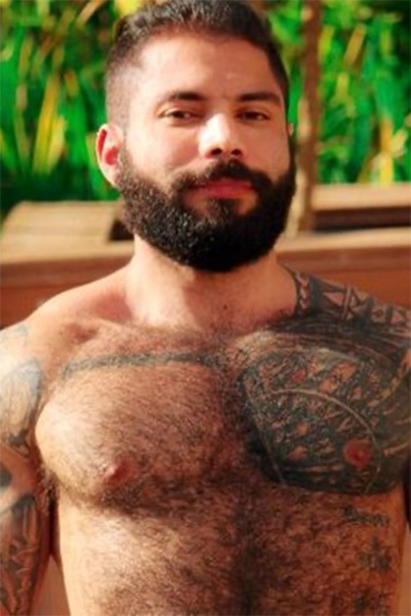Leo Oak performer profile