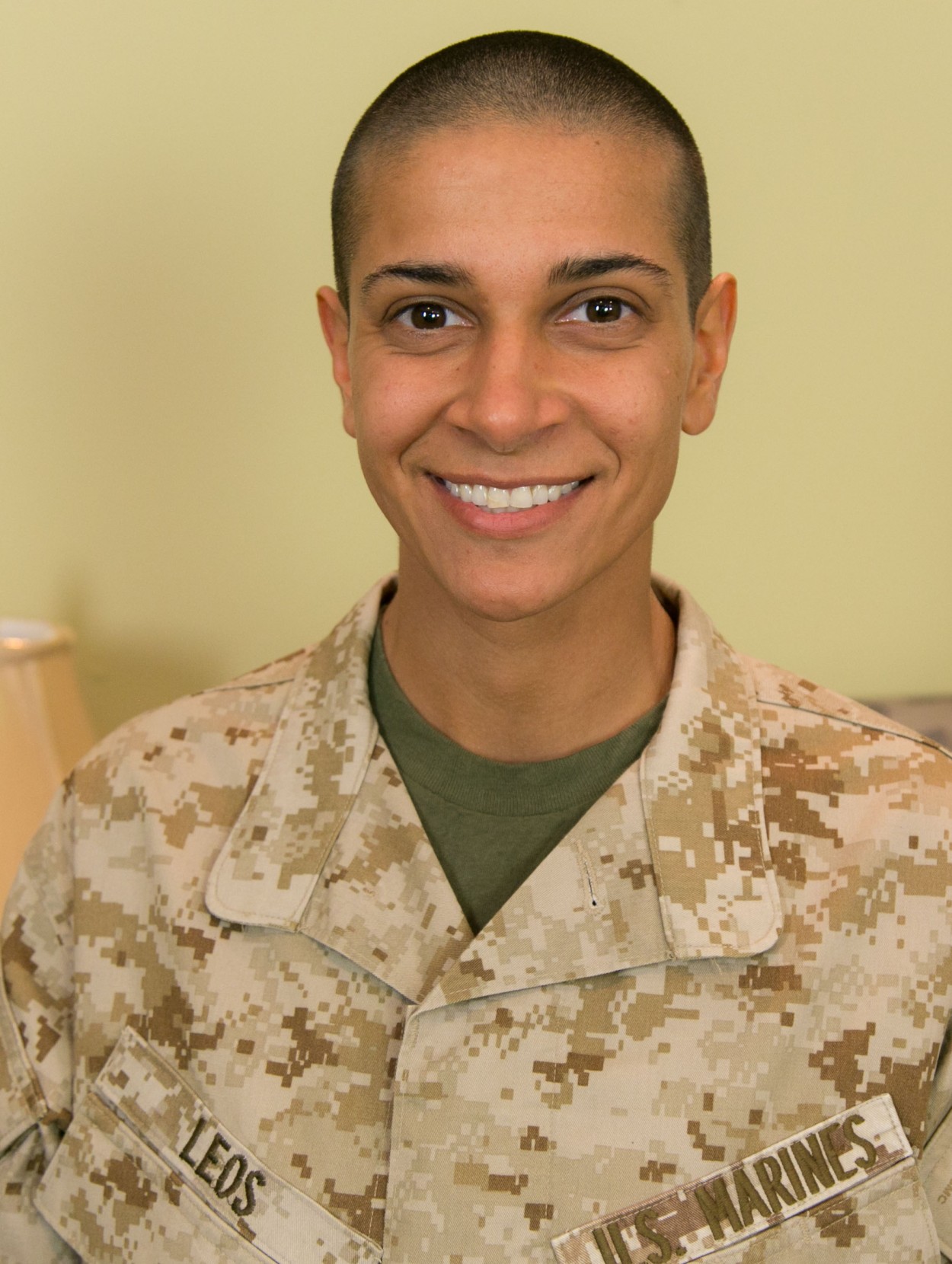Davina Leos performer profile