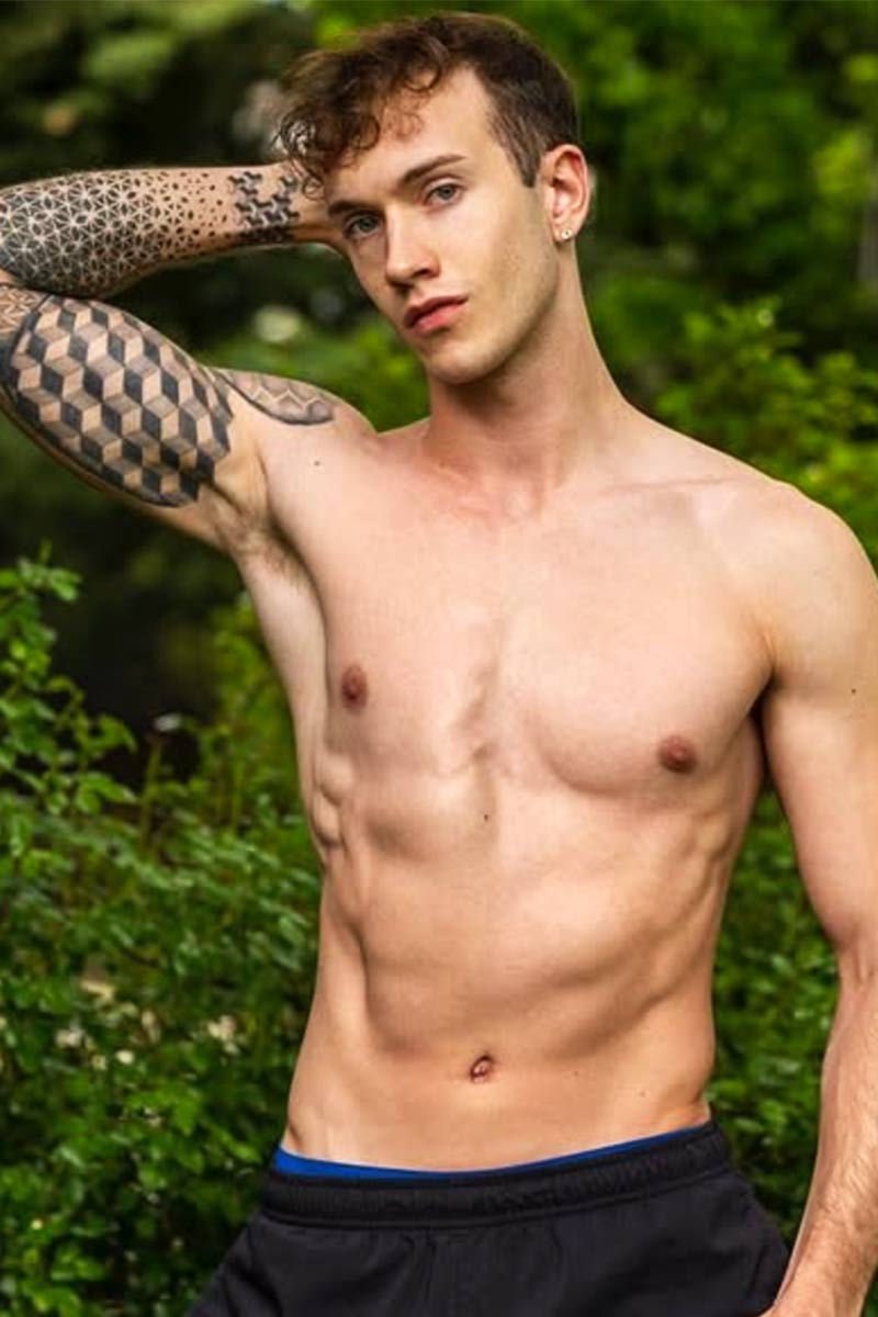 Finn August performer profile