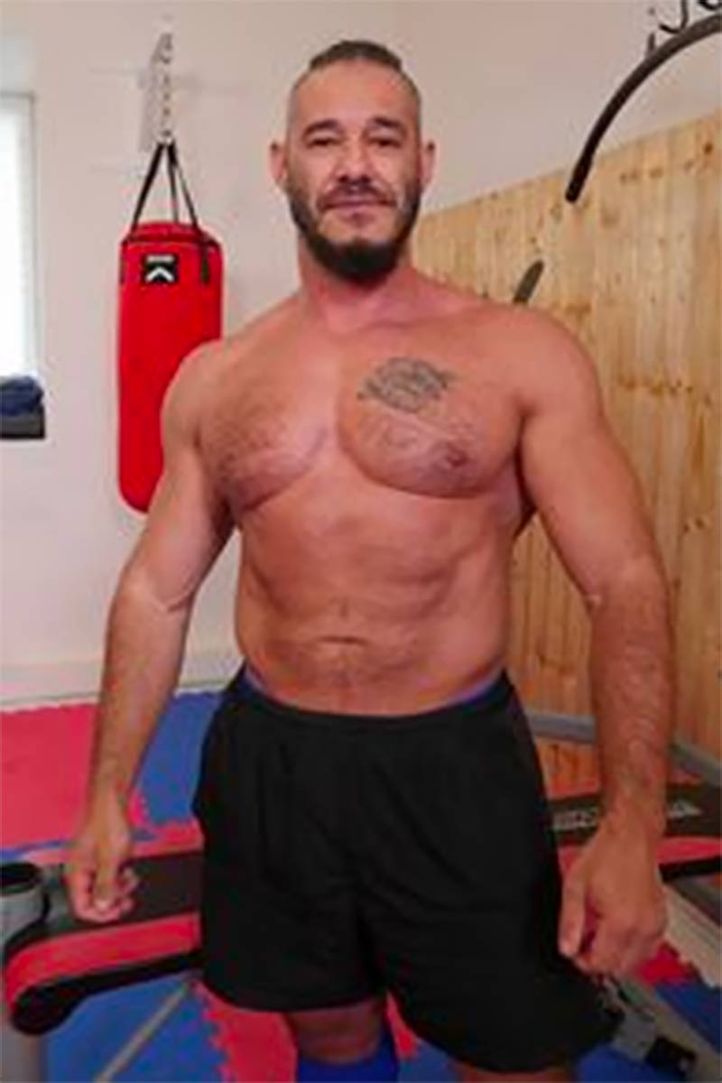 Neil Henryk performer profile