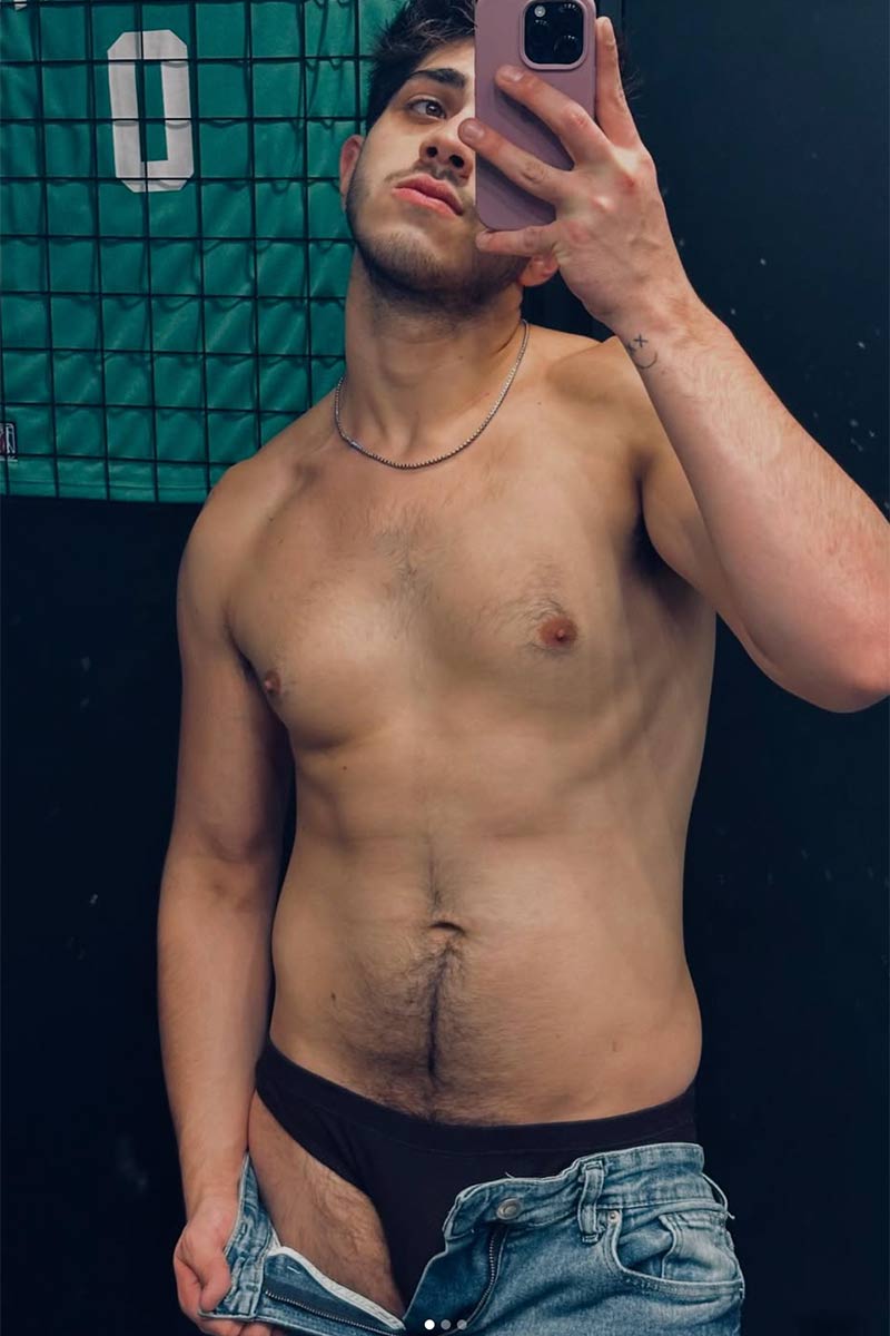 León Giok performer profile