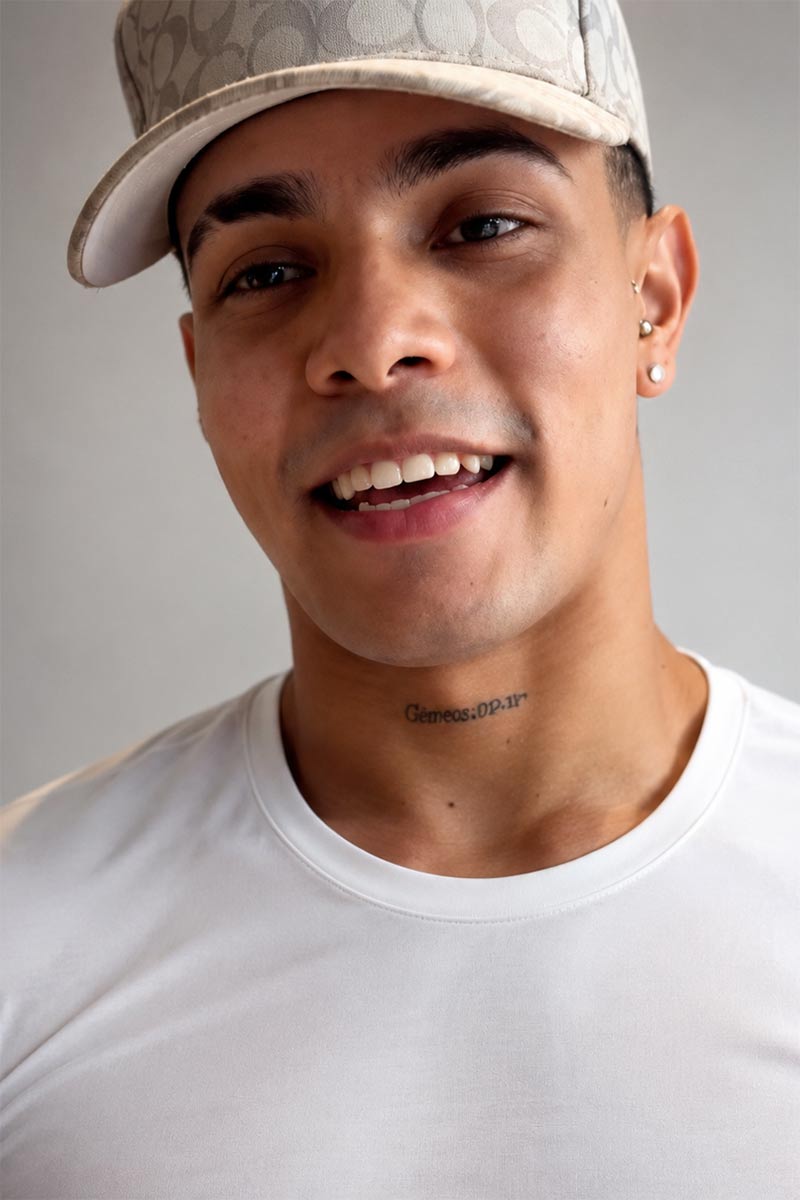 Santy Alvarez performer profile