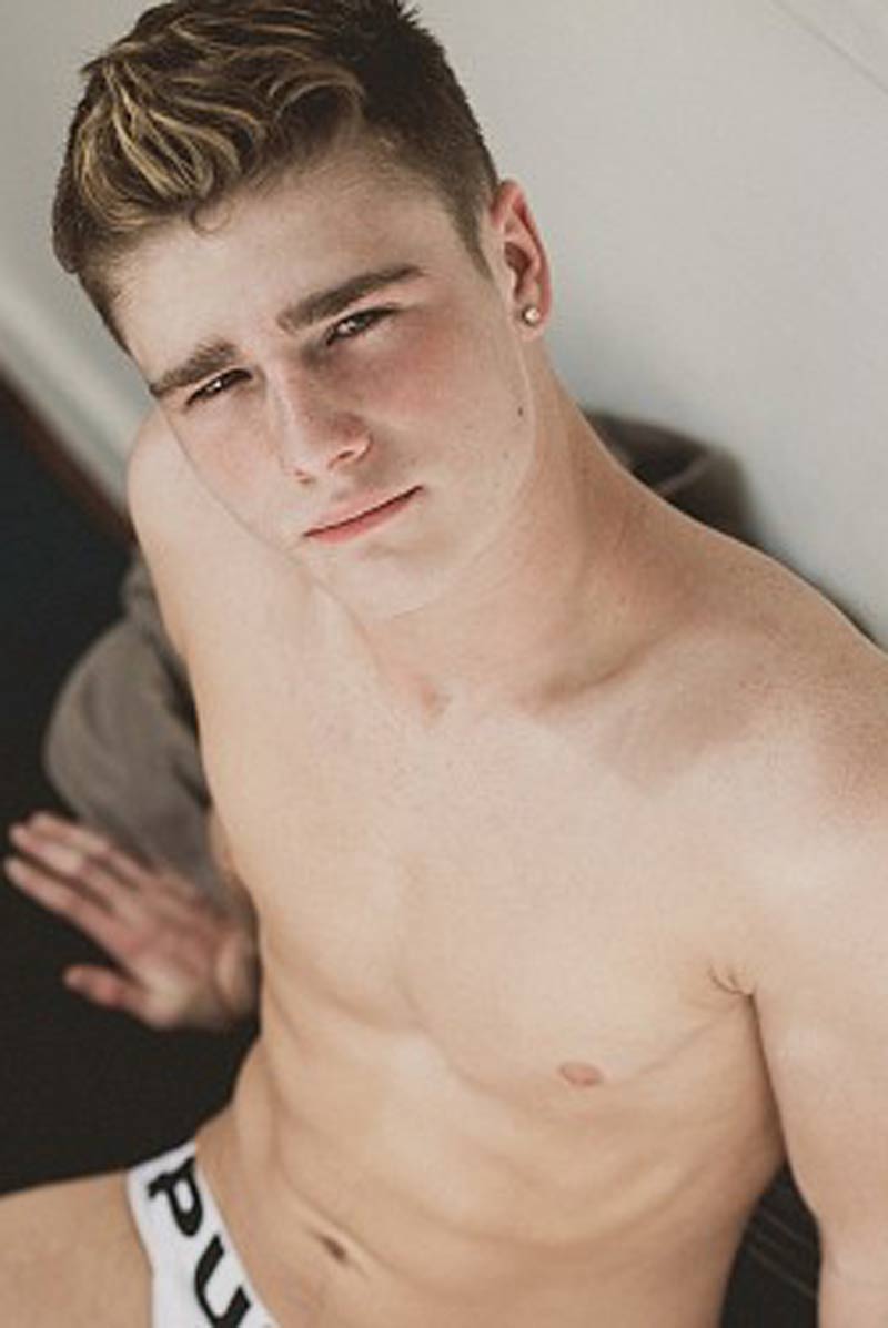 Travis Stevens performer profile