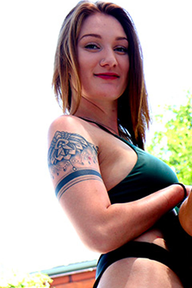 Riley Holt performer profile