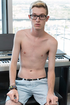 Hunter Reed performer profile