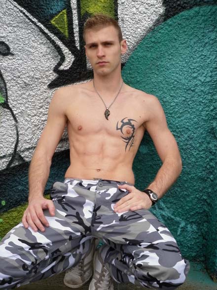 Leo Helios performer profile