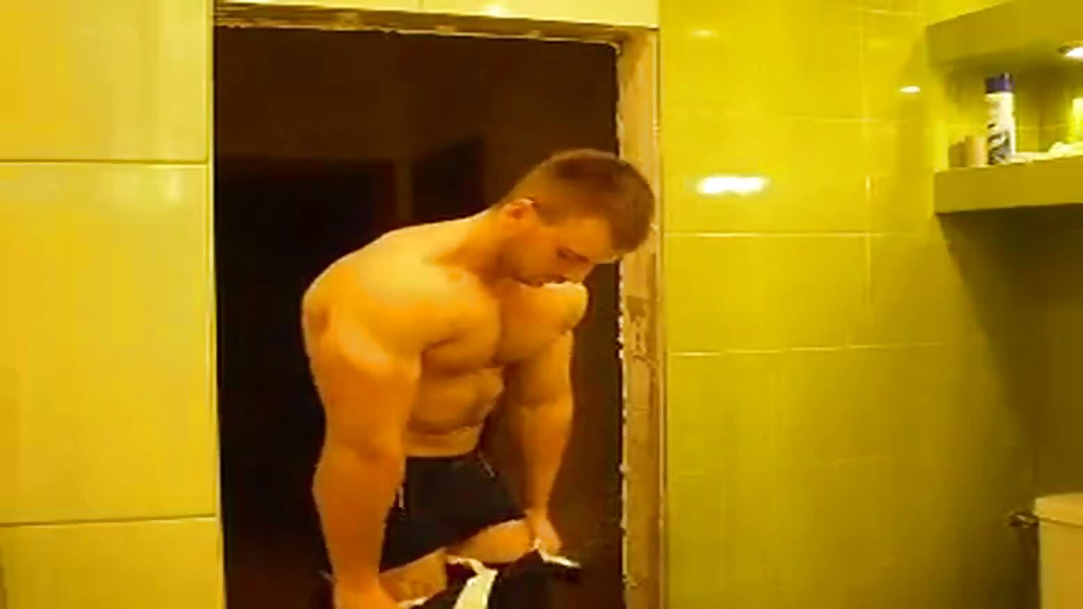 Russian bodybuilder strip and cum