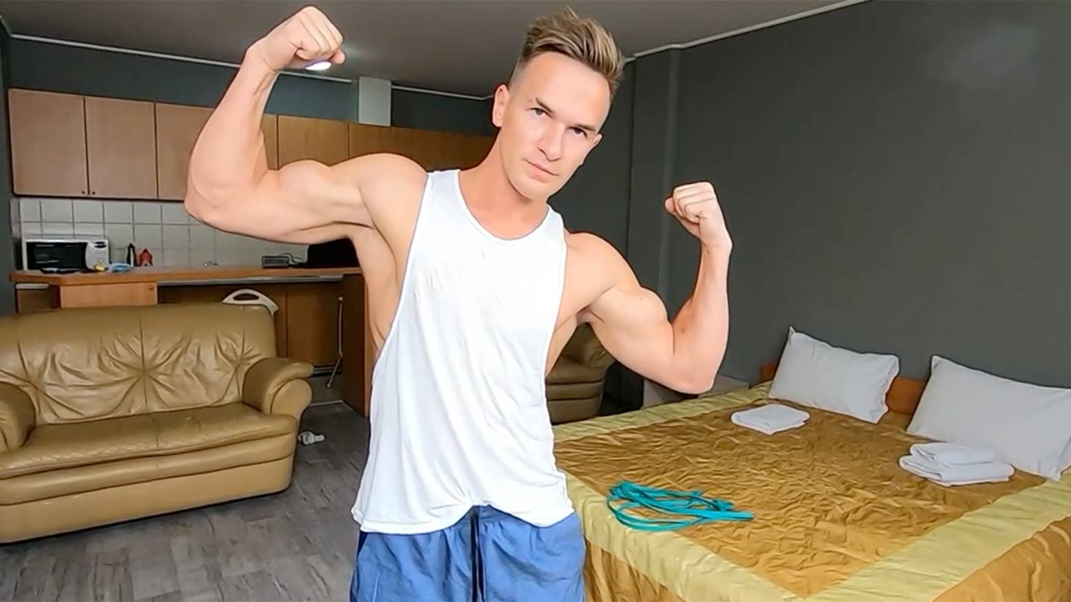 Alan: Muscle Worship