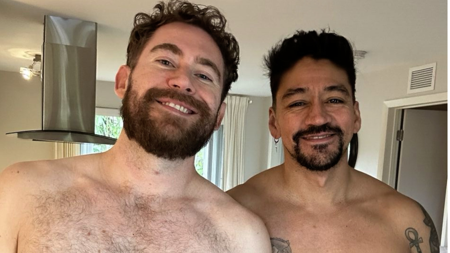 Raw daddy cock breeds pink hairy hole in hotel
